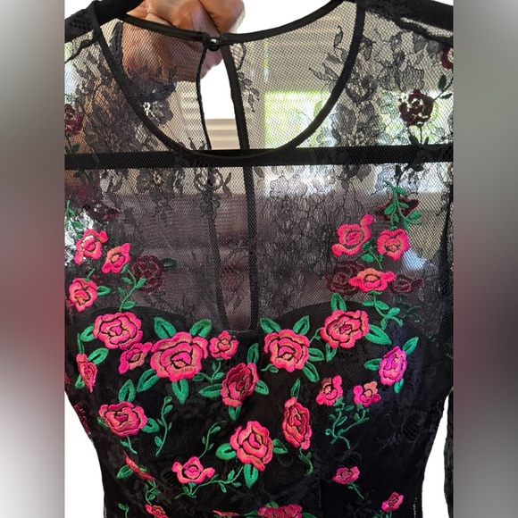 Bebe Pencil Lace Dress Embroidered Size 4 Black Flowers Nightout Party - Picture 10 of 10